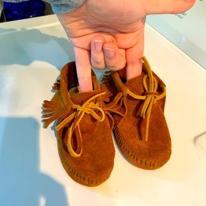 New girl Minnetonka moccasins tan water resistant